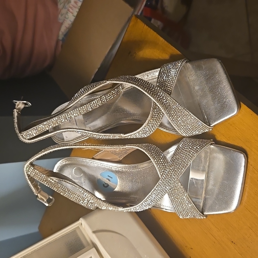 Jennifer Lopez Silver open toe high heels with straps, Elegant, Good Quality 6.5